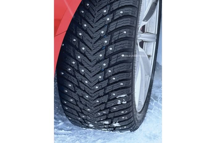 Feature: Dancing on ice in an Audi RS4 Avant 